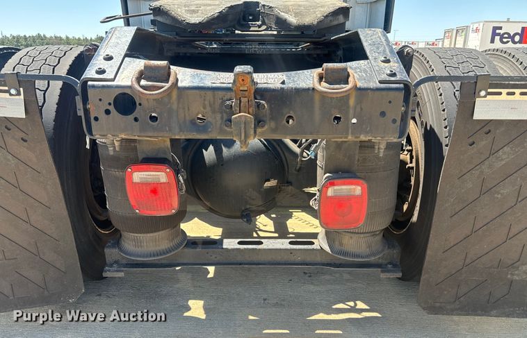 image for item EH3860 2020 Volvo VNL semi truck