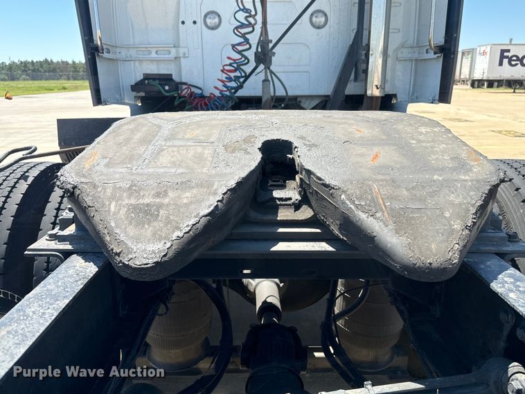 image for item EH3860 2020 Volvo VNL semi truck