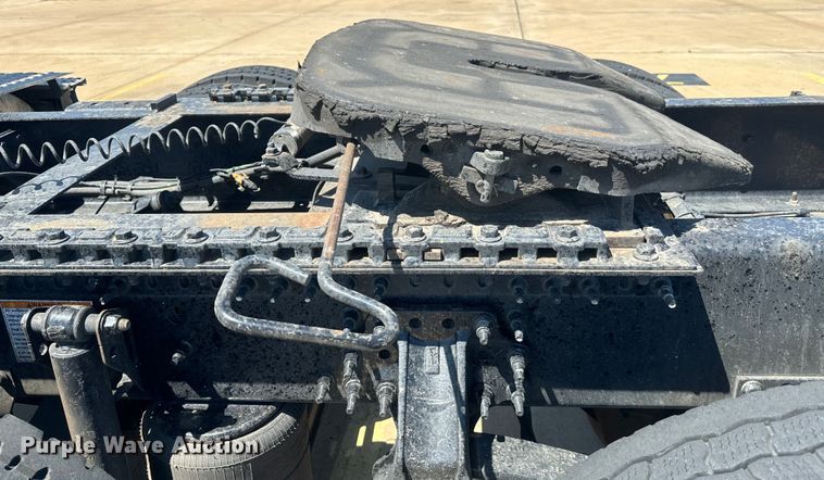 image for item EH3860 2020 Volvo VNL semi truck