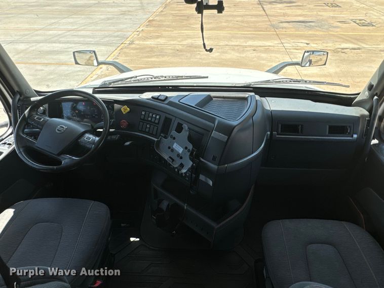 image for item EH3860 2020 Volvo VNL semi truck