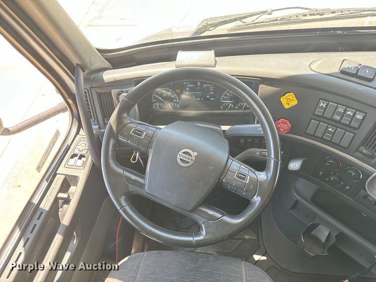 image for item EH3860 2020 Volvo VNL semi truck