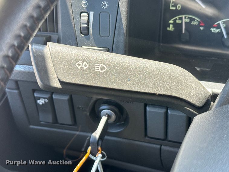 image for item EH3860 2020 Volvo VNL semi truck