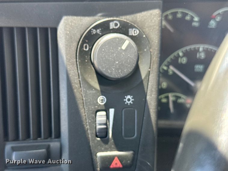 image for item EH3860 2020 Volvo VNL semi truck