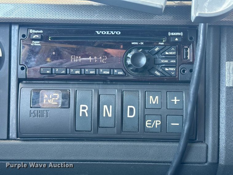 image for item EH3860 2020 Volvo VNL semi truck