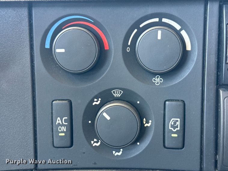 image for item EH3860 2020 Volvo VNL semi truck