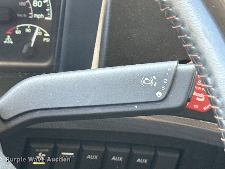 image for item EH3860 2020 Volvo VNL semi truck