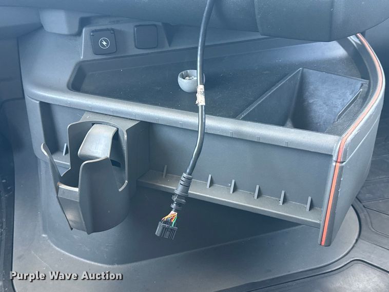 image for item EH3860 2020 Volvo VNL semi truck