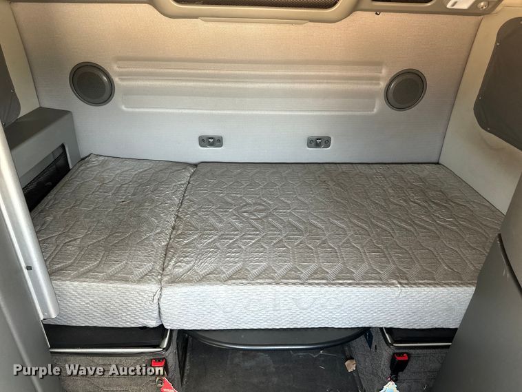 image for item EH3860 2020 Volvo VNL semi truck