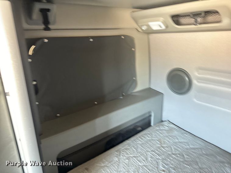 image for item EH3860 2020 Volvo VNL semi truck