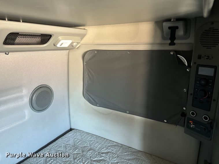 image for item EH3860 2020 Volvo VNL semi truck