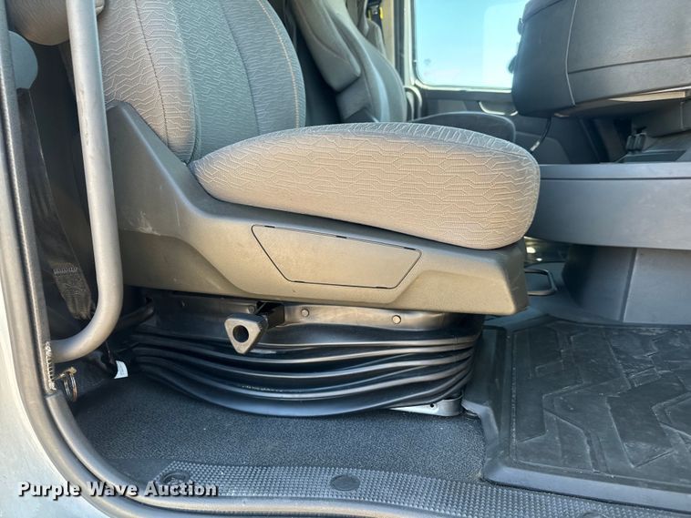 image for item EH3860 2020 Volvo VNL semi truck