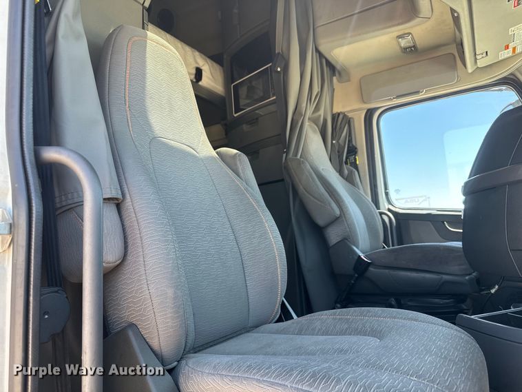 image for item EH3860 2020 Volvo VNL semi truck