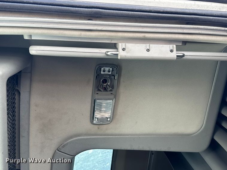 image for item EH3860 2020 Volvo VNL semi truck