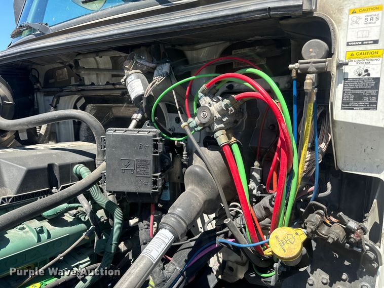 image for item EH3860 2020 Volvo VNL semi truck