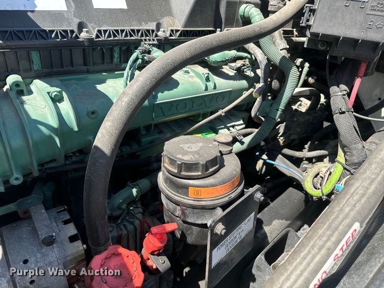 image for item EH3860 2020 Volvo VNL semi truck