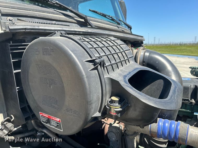 image for item EH3860 2020 Volvo VNL semi truck