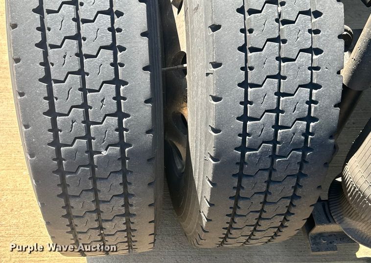 image for item EH3860 2020 Volvo VNL semi truck