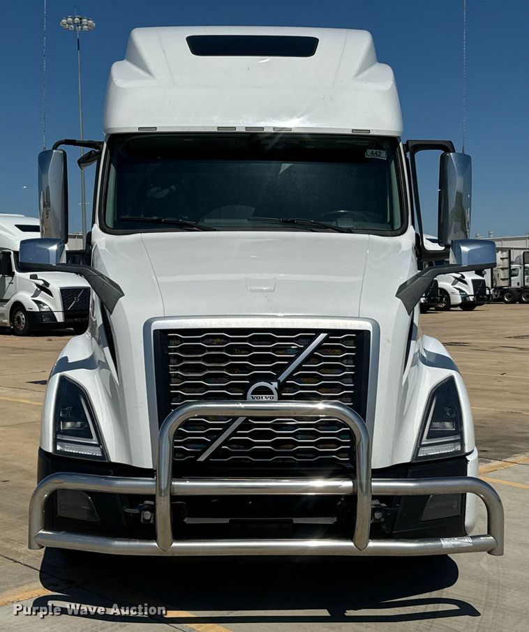 image for item EH3861 2021 Volvo VNL semi truck