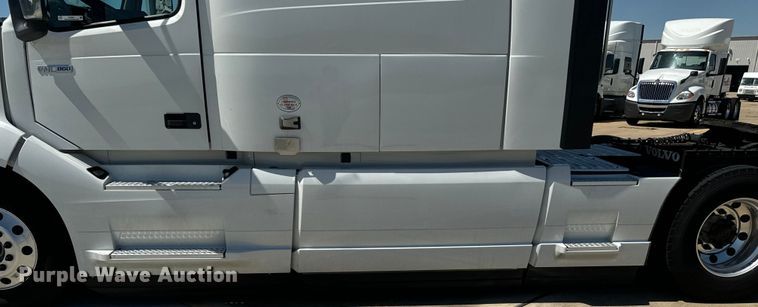 image for item EH3861 2021 Volvo VNL semi truck
