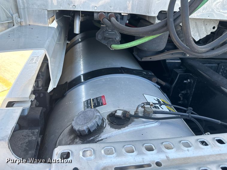 image for item EH3861 2021 Volvo VNL semi truck