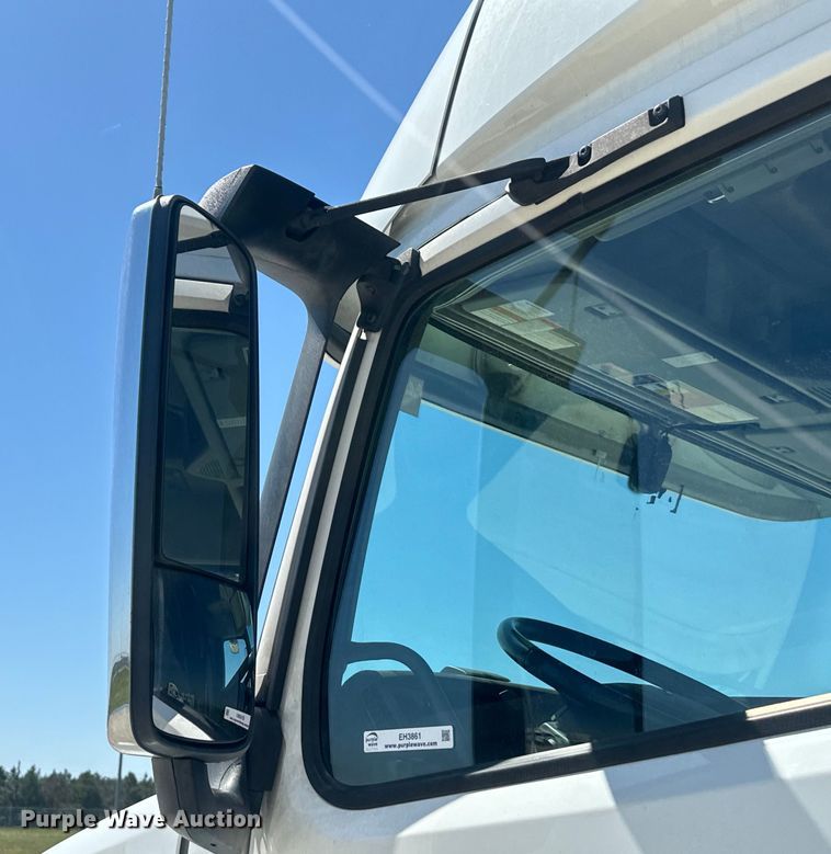 image for item EH3861 2021 Volvo VNL semi truck