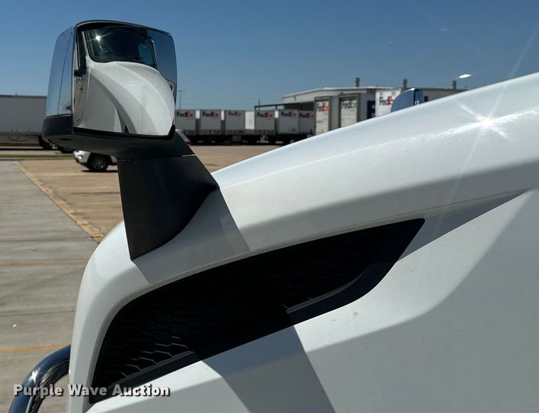 image for item EH3861 2021 Volvo VNL semi truck