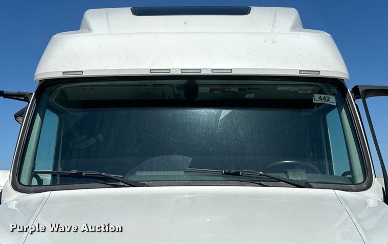 image for item EH3861 2021 Volvo VNL semi truck