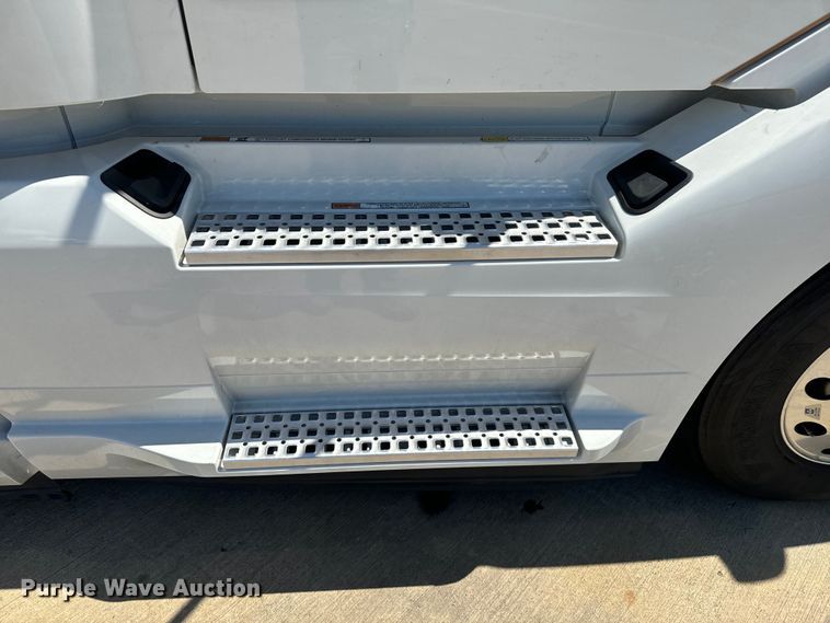 image for item EH3861 2021 Volvo VNL semi truck