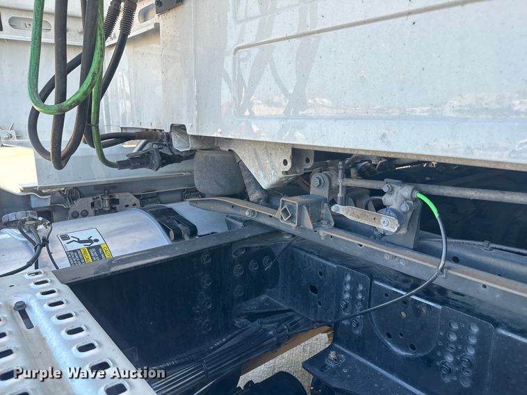 image for item EH3861 2021 Volvo VNL semi truck