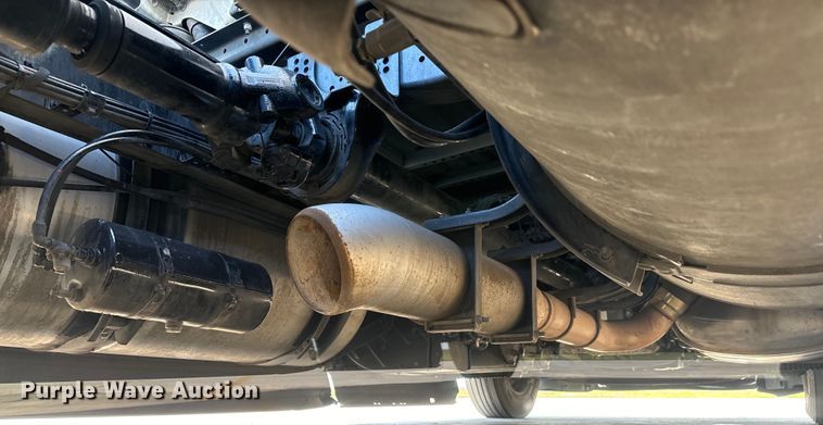 image for item EH3861 2021 Volvo VNL semi truck