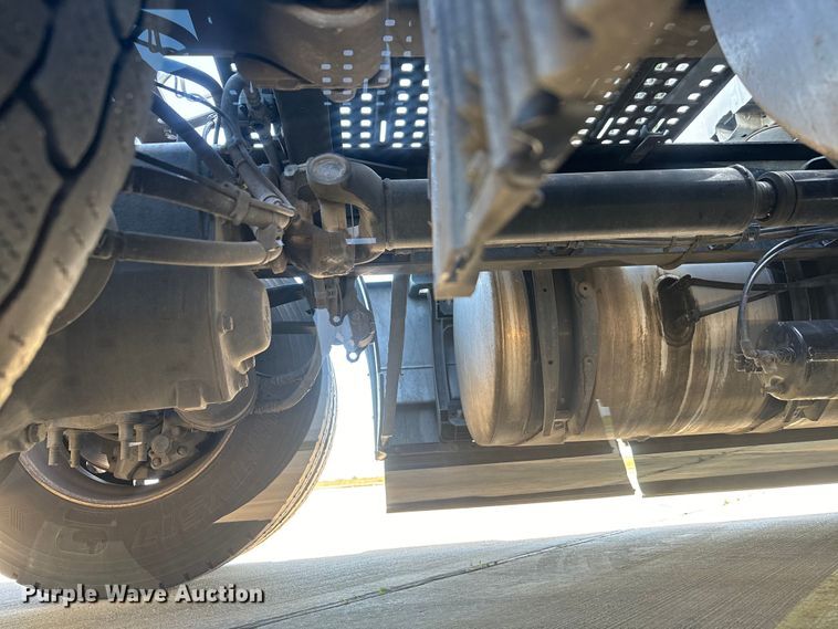 image for item EH3861 2021 Volvo VNL semi truck