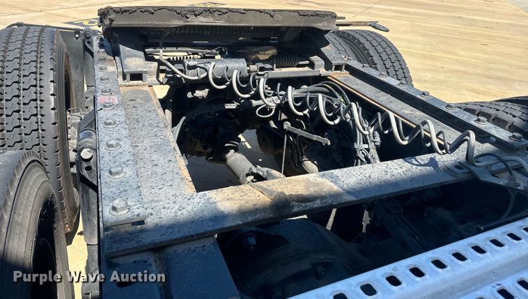 image for item EH3861 2021 Volvo VNL semi truck