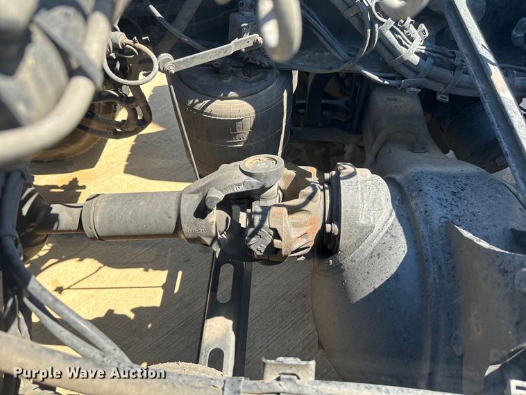 image for item EH3861 2021 Volvo VNL semi truck