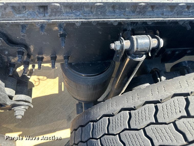 image for item EH3861 2021 Volvo VNL semi truck