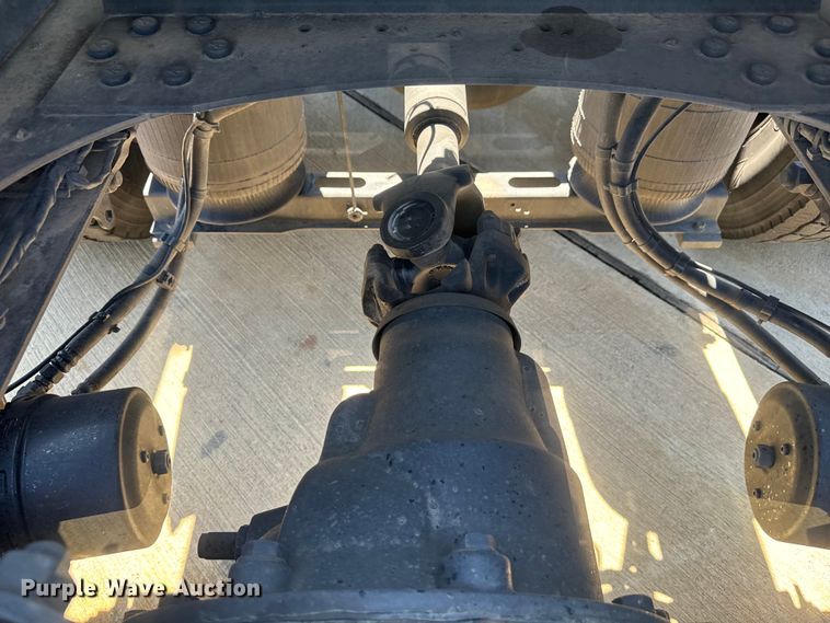 image for item EH3861 2021 Volvo VNL semi truck