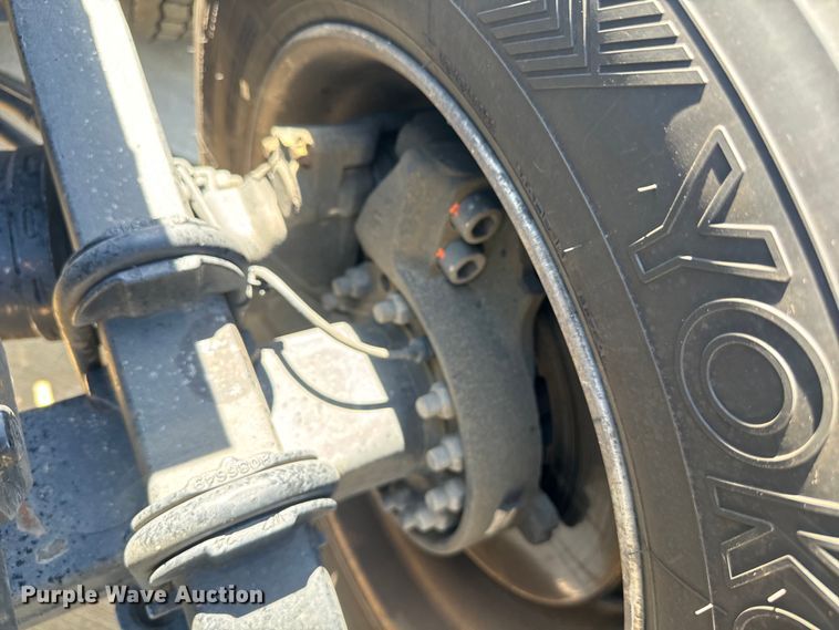 image for item EH3861 2021 Volvo VNL semi truck