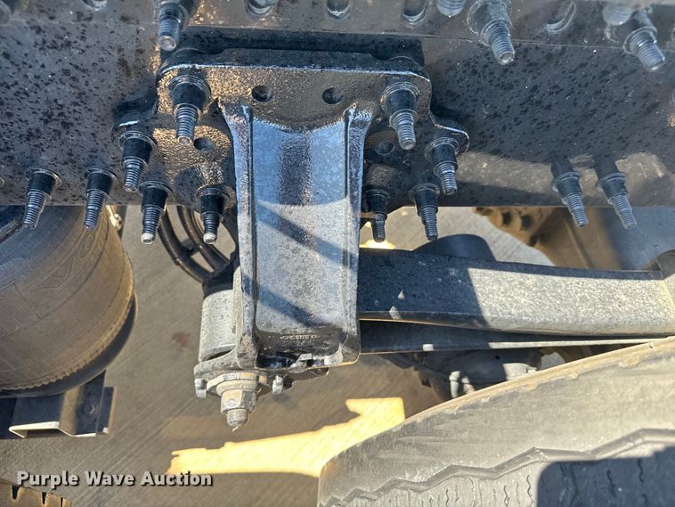 image for item EH3861 2021 Volvo VNL semi truck