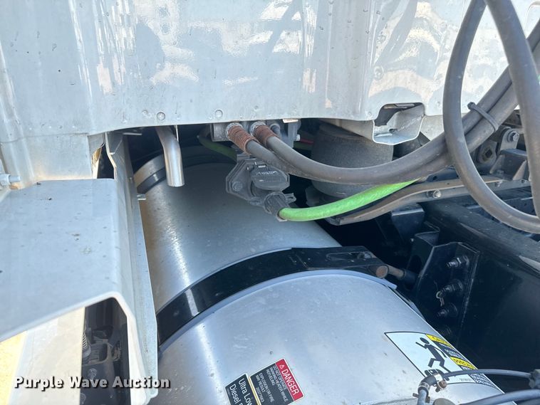 image for item EH3861 2021 Volvo VNL semi truck