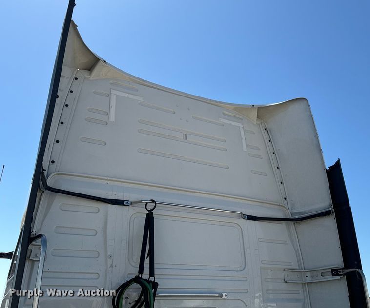 image for item EH3861 2021 Volvo VNL semi truck