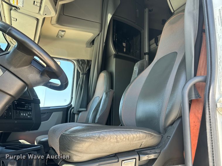 image for item EH3861 2021 Volvo VNL semi truck