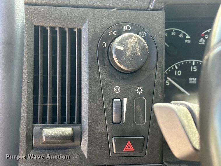 image for item EH3861 2021 Volvo VNL semi truck