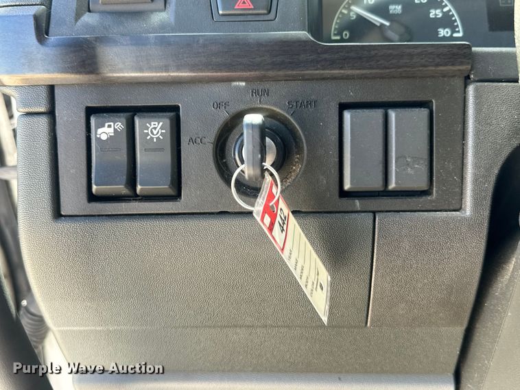 image for item EH3861 2021 Volvo VNL semi truck