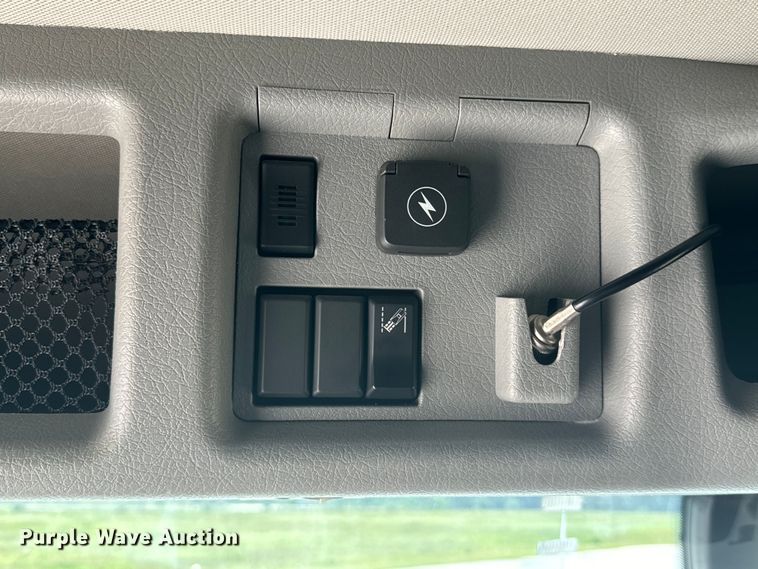 image for item EH3861 2021 Volvo VNL semi truck