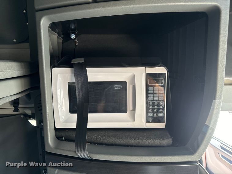 image for item EH3861 2021 Volvo VNL semi truck