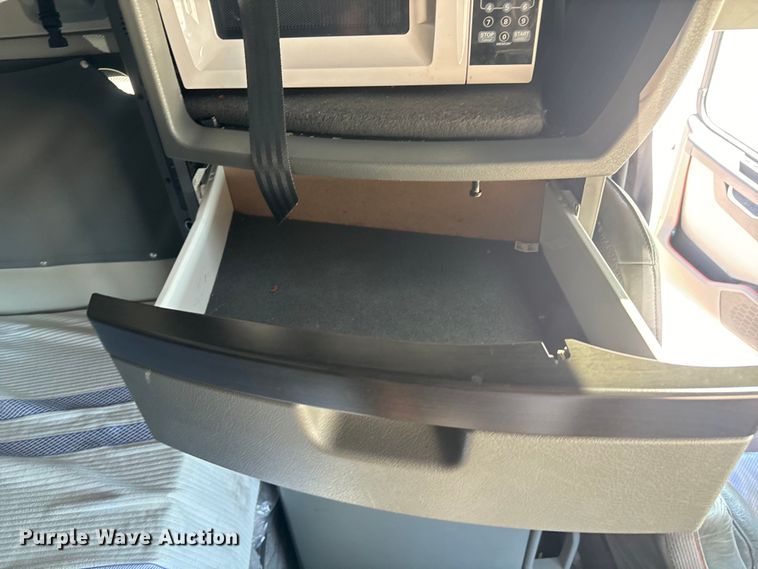 image for item EH3861 2021 Volvo VNL semi truck