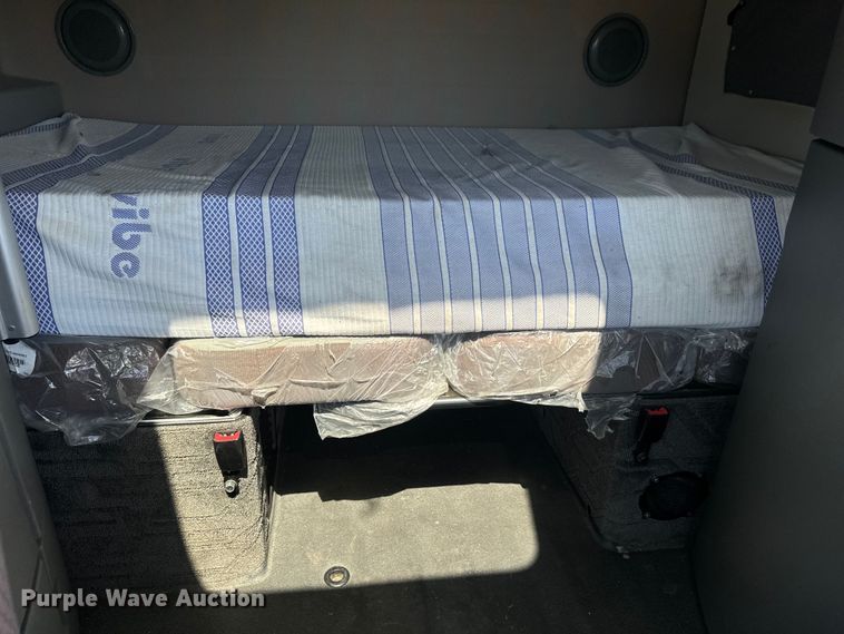 image for item EH3861 2021 Volvo VNL semi truck