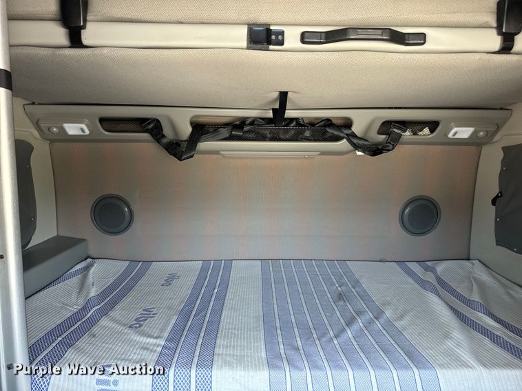 image for item EH3861 2021 Volvo VNL semi truck