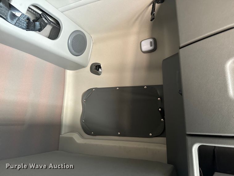 image for item EH3861 2021 Volvo VNL semi truck