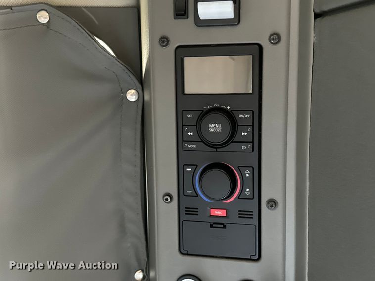 image for item EH3861 2021 Volvo VNL semi truck