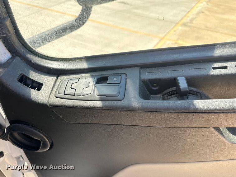 image for item EH3861 2021 Volvo VNL semi truck